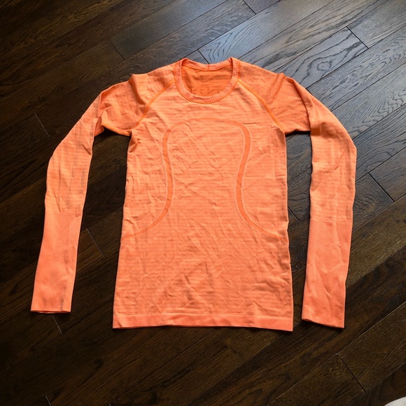 Lululemon Long Sleeve - Picture 1 of 7